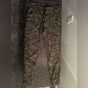 Lululemon Ready to Rulu classic fit joggers size 8